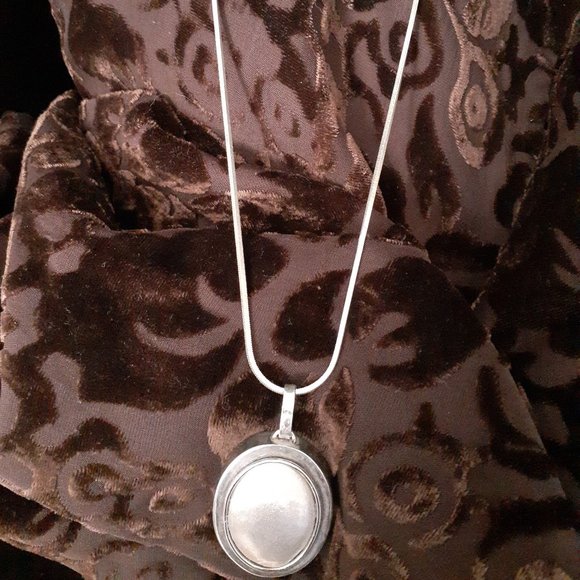 Pendant with chain - Picture 5 of 10